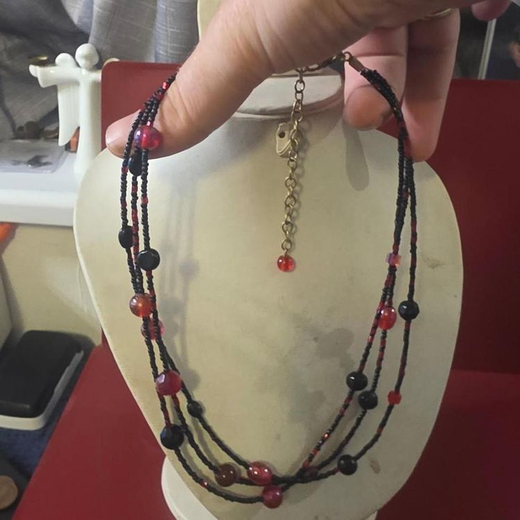 Immagine di Black And Red Beaded Necklace Glass  3