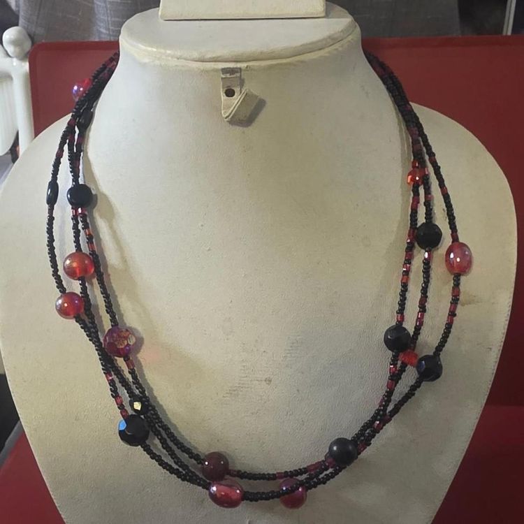 Black And Red Beaded Necklace Glass  image 1