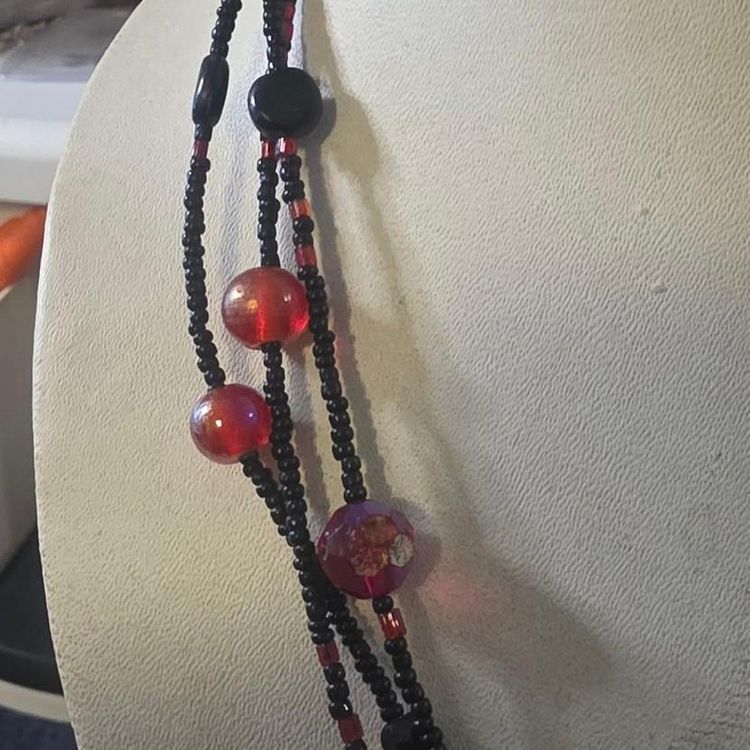Immagine di Black And Red Beaded Necklace Glass  6