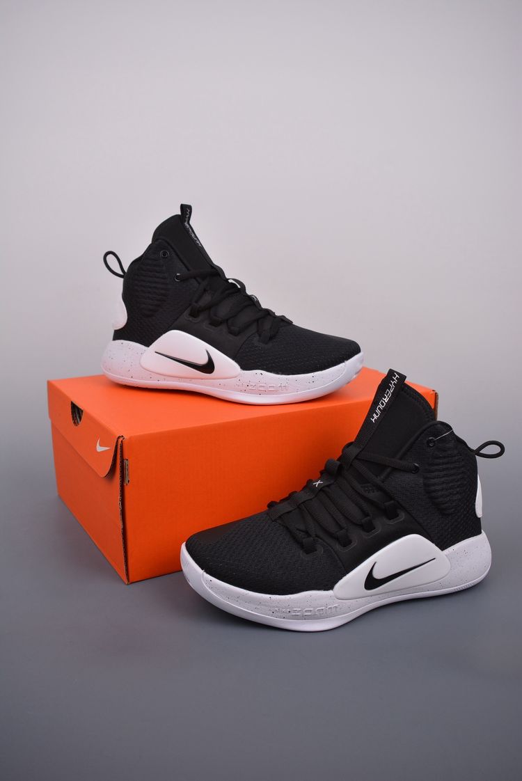 Sneakers image 1