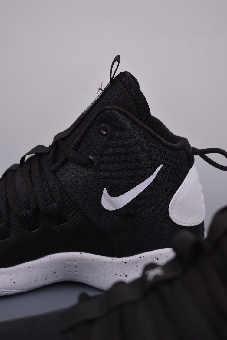 Sneakers image 5