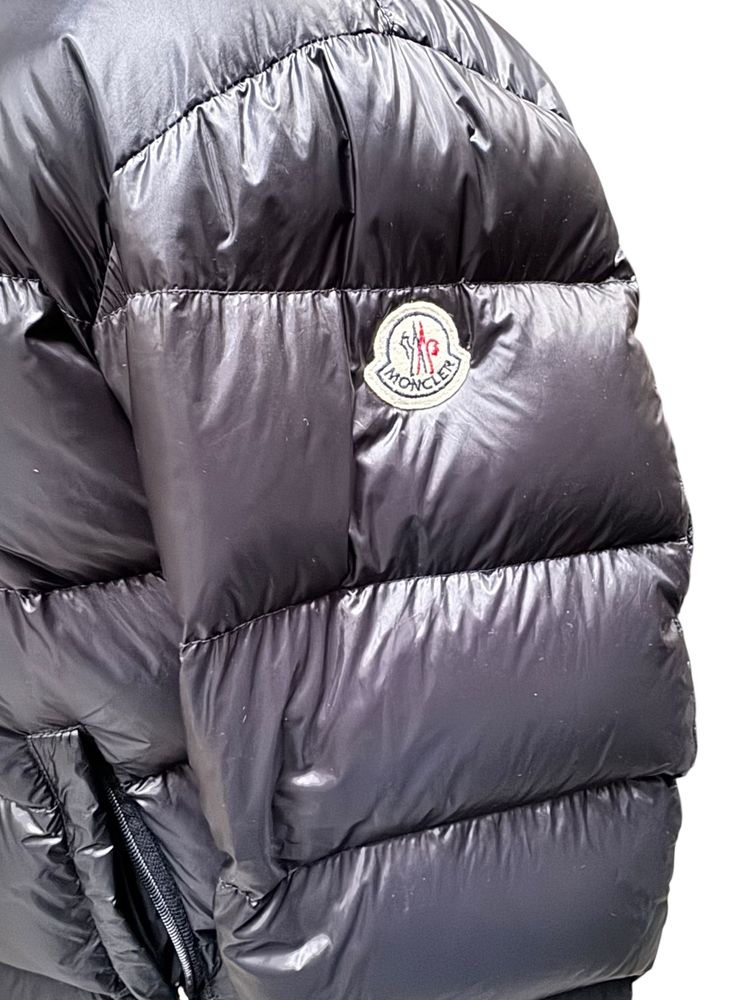 Moncler Cesar black puffer jacket with hood Large Pre loved 2
