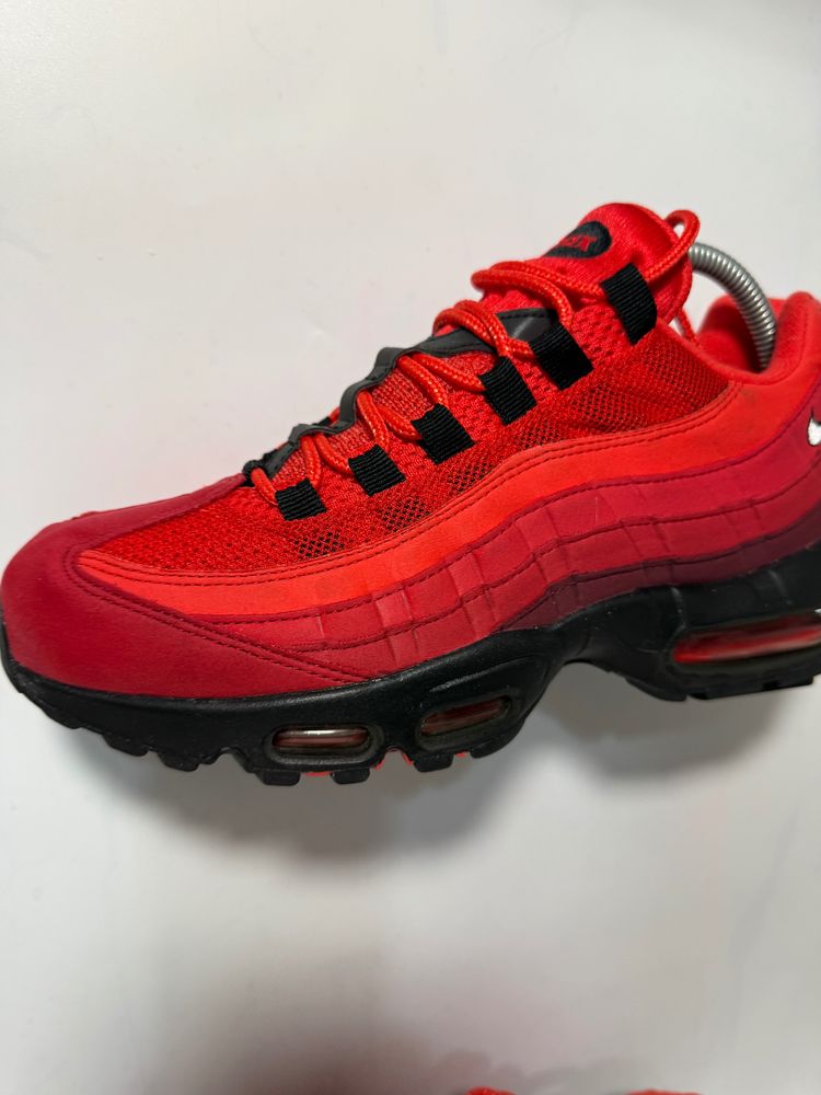 Nike Red And Black Sneakers - immaculate - Japan 
