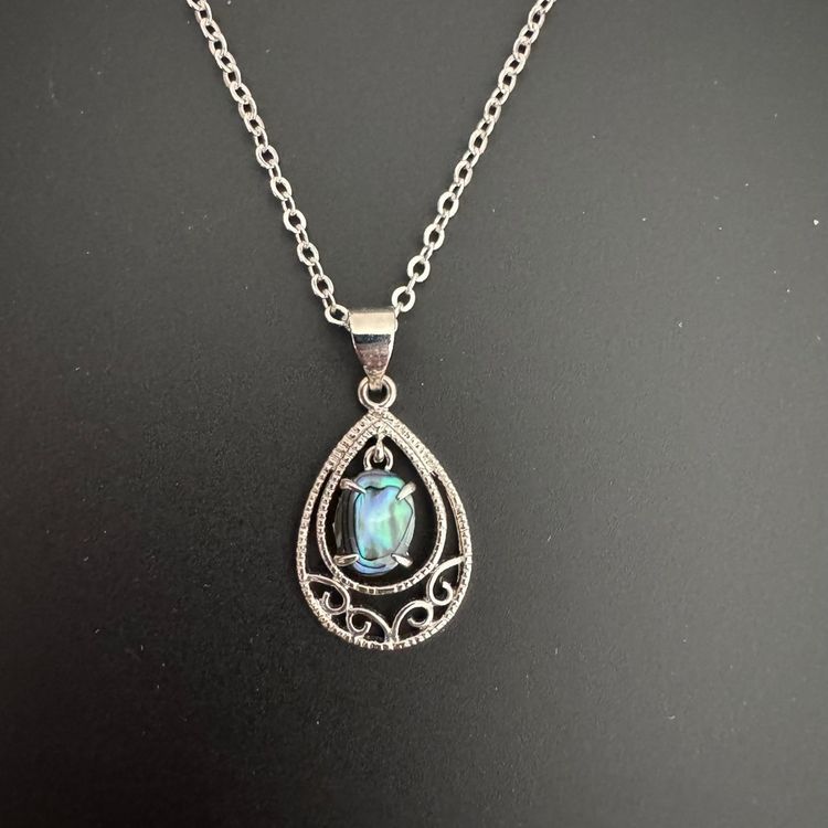 Silver Pendant Necklace With Green-Blue Stone obraz 3