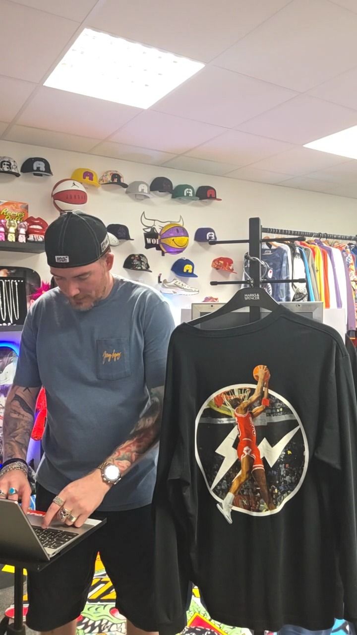 jordan fragment colab tee size med 