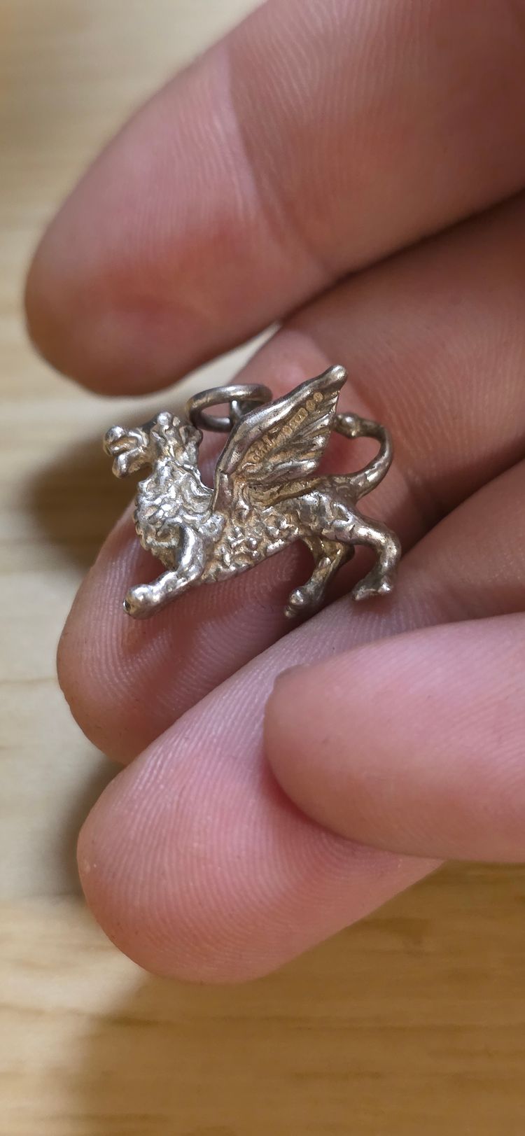 9ct 375 fully hallmarked dragon 3.51grams imagen 2