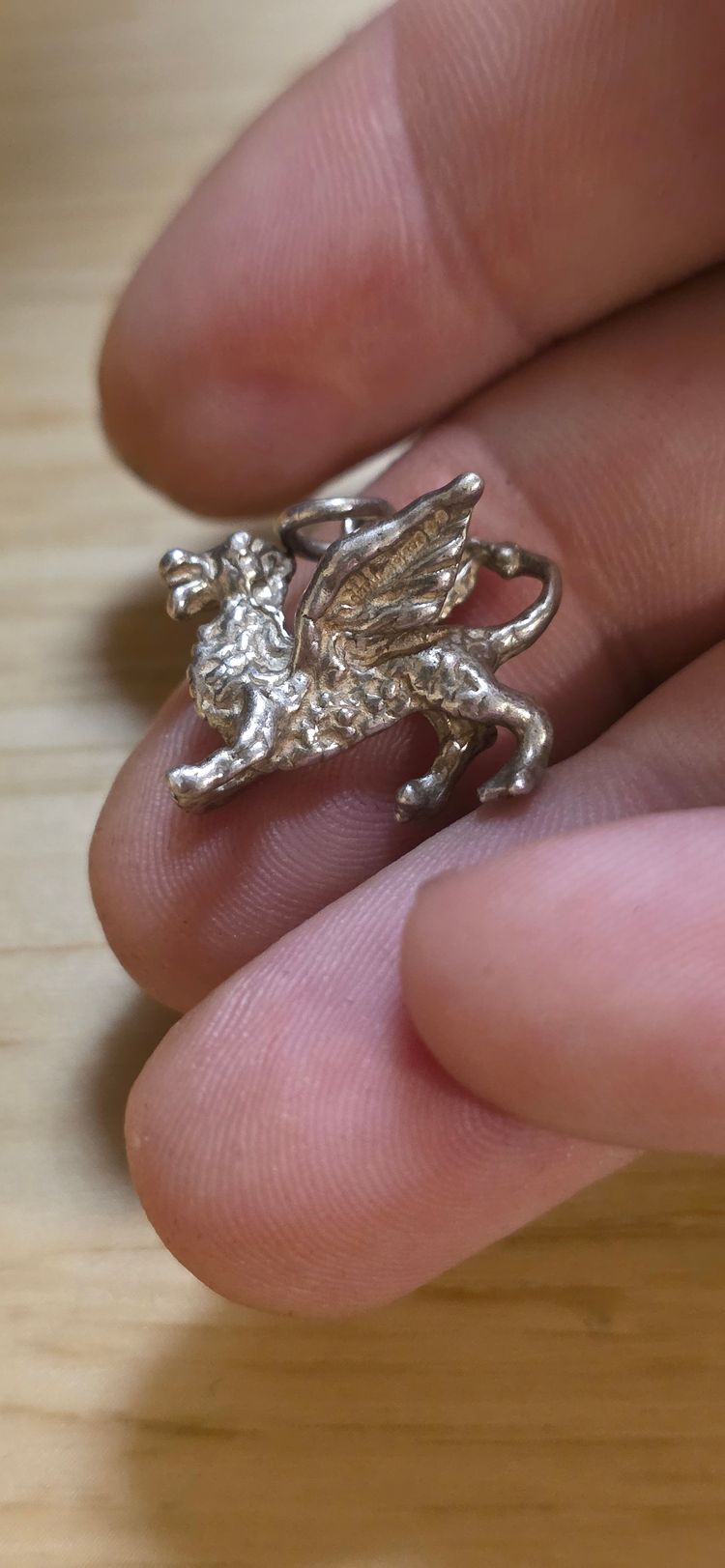 9ct 375 fully hallmarked dragon 3.51grams imagen 3