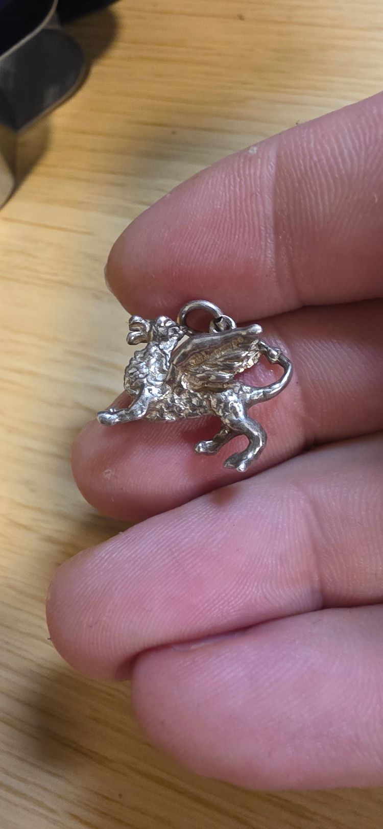 9ct 375 fully hallmarked dragon 3.51grams imagen 4