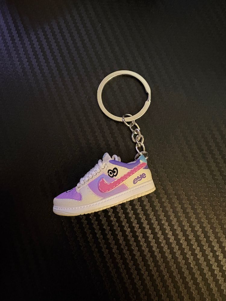 Nike Sb low dunks Sneaker Keychains including pair and box image 2