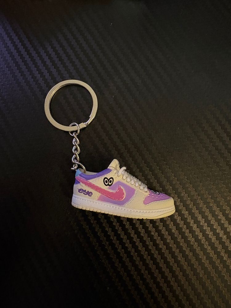 Nike Sb low dunks Sneaker Keychains including pair and box image 3