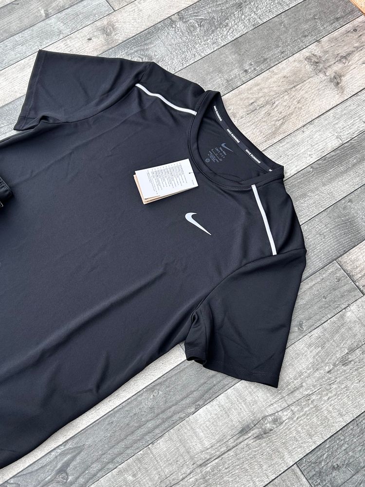 Nike Dri-Fit Miler T-shirt & Short Set - ‘Black Reflective’ - Size Small   6