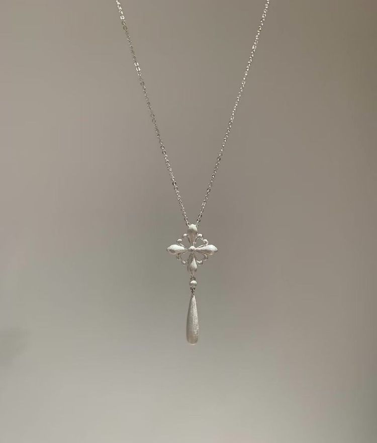 Immagine di Silver Necklaces With Pendants 2