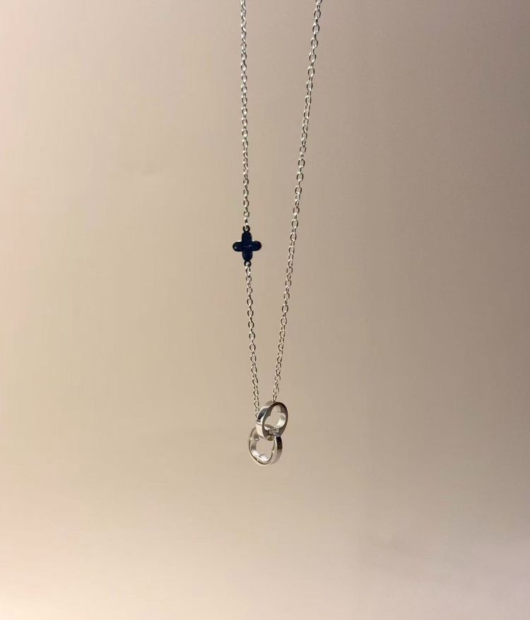 Silver Necklaces With Pendants