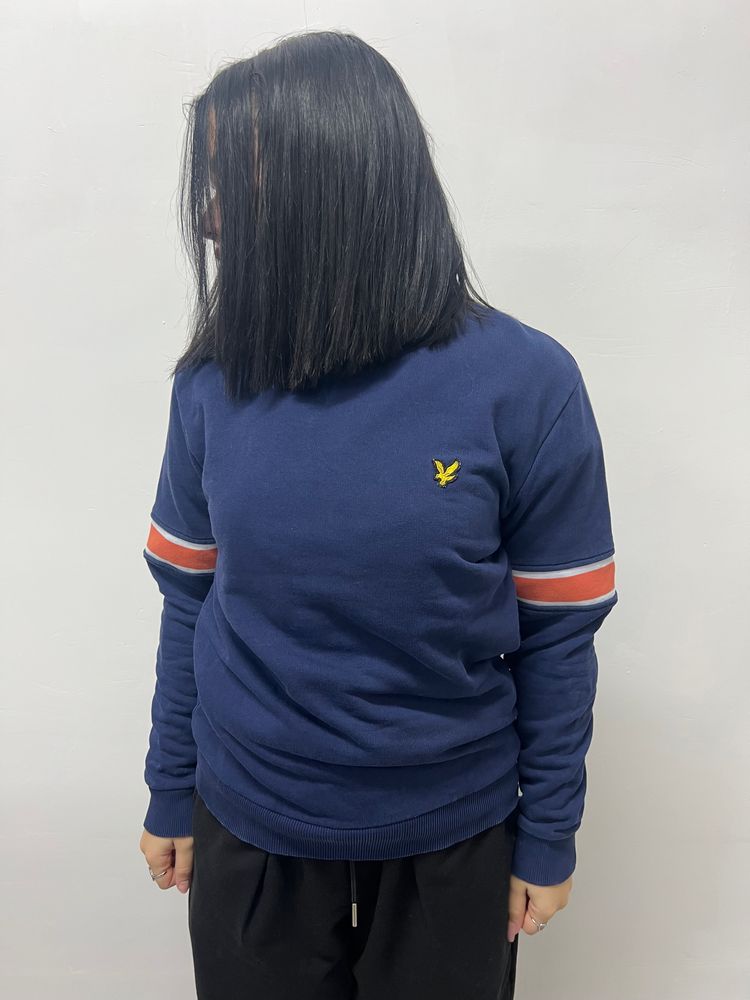 Lyle & Scott Lyle & Scott Navy Sweatshirt With Striped Sleeves product image