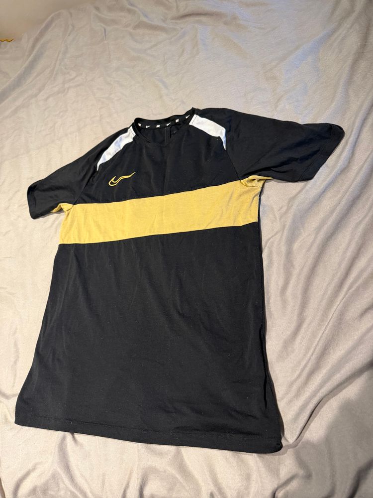 Nike Black And Yellow Short Sleeve Shirt