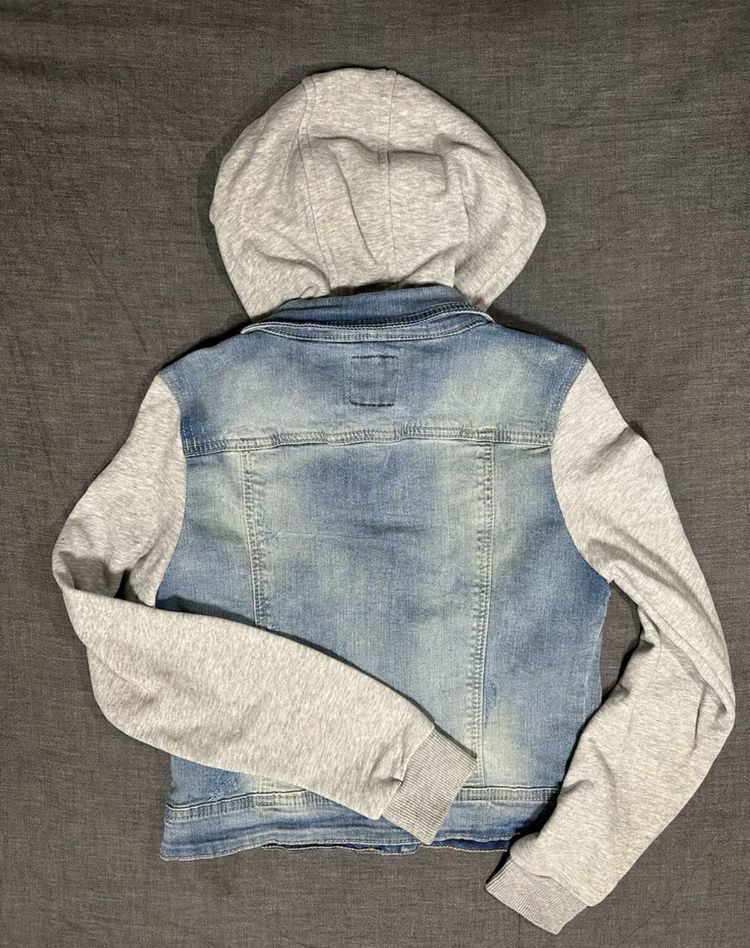 Immagine di Denim Jacket With Grey Hoodie Sleeves And Hood 2