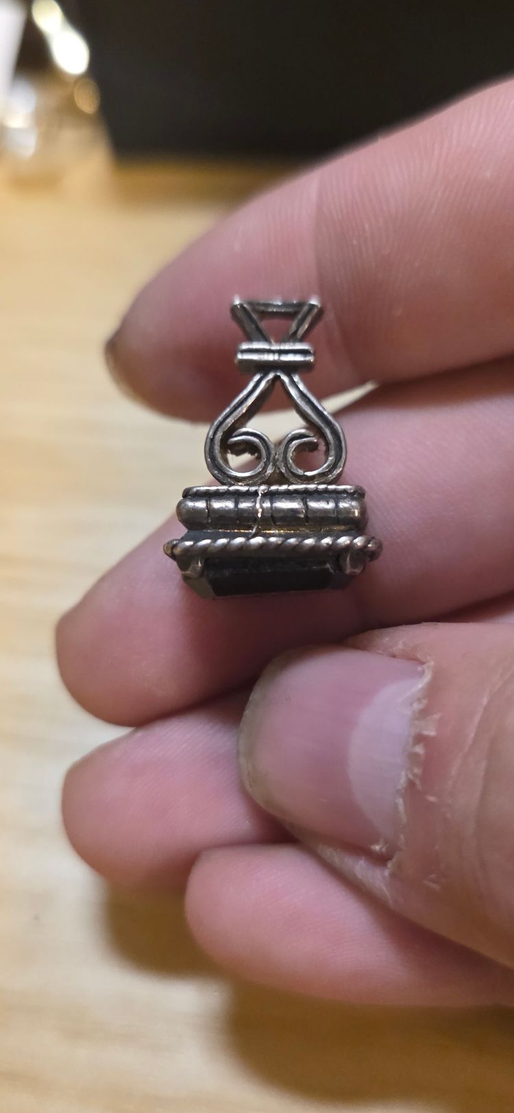 Solid silver Roman Fob absolutely gorgeous set with garnet obraz 3