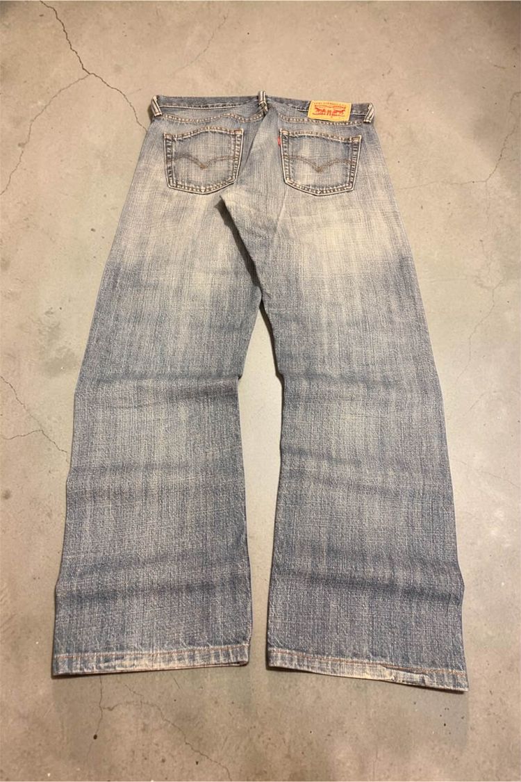 Jeansy Levi's