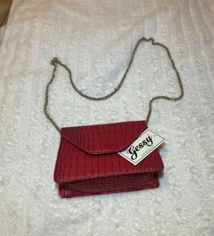 Red Crocodile Pattern Shoulder Bag With Chain Strap obraz 2