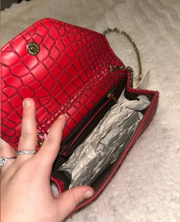 Red Crocodile Pattern Shoulder Bag With Chain Strap obraz 9