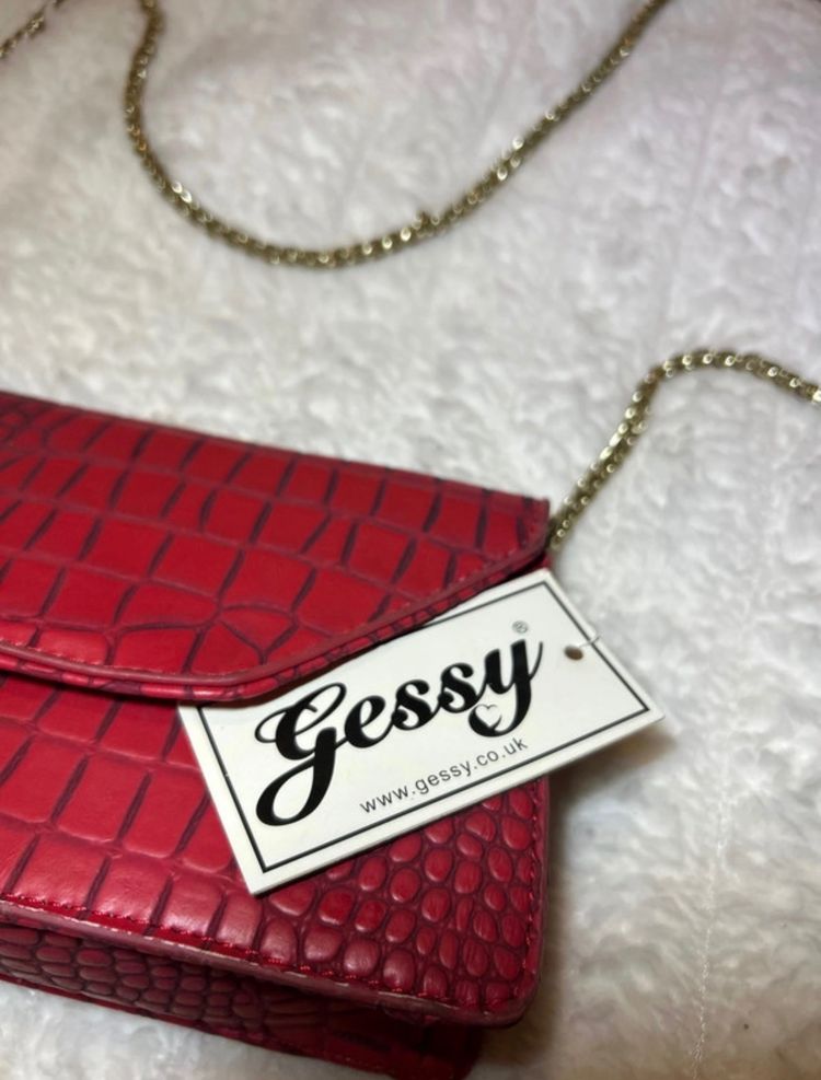 Red Crocodile Pattern Shoulder Bag With Chain Strap obraz 3