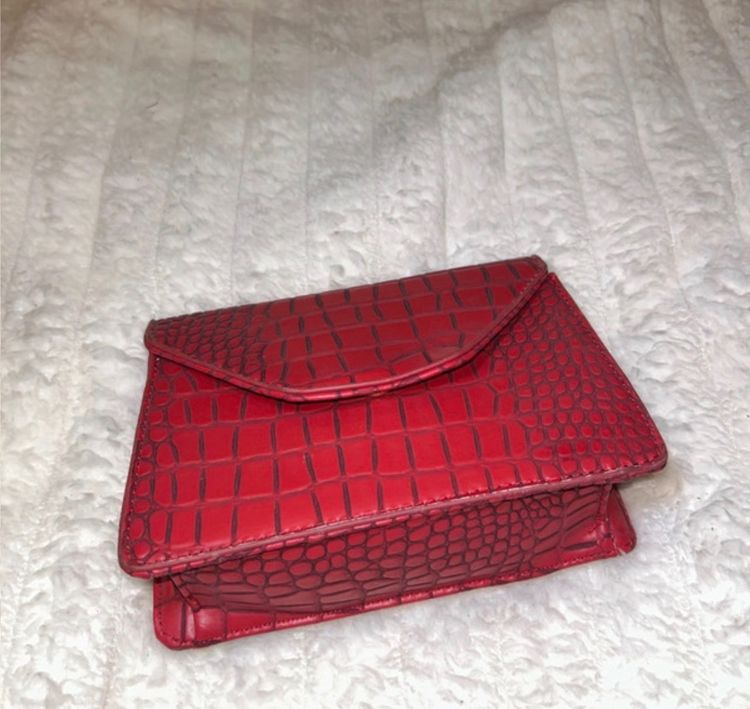 Red Crocodile Pattern Shoulder Bag With Chain Strap obraz 6