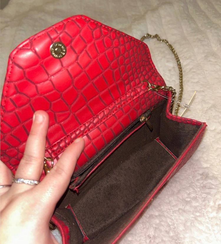 Red Crocodile Pattern Shoulder Bag With Chain Strap obraz 8