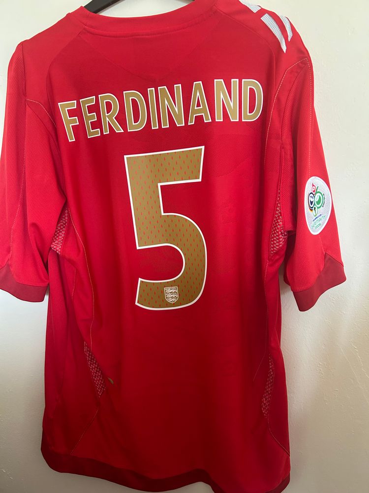 England Football Shirt 5 Ferdinand large 2006