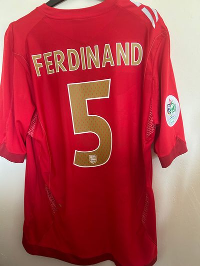 England Football Shirt 5 Ferdinand large 2006