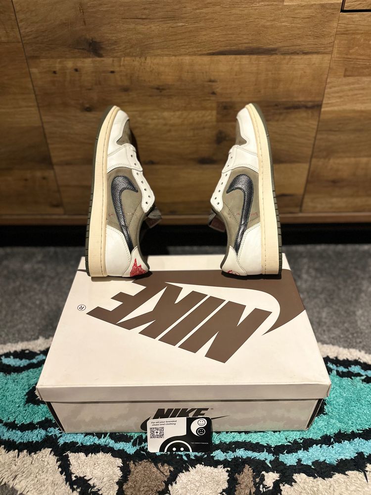 Nike Air Jordan 1 Travis Scott “Medium Olive” U.K. 8.5 image 6