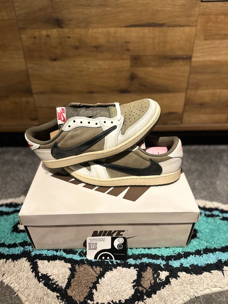 Nike Air Jordan 1 Travis Scott “Medium Olive” U.K. 8.5 image 2