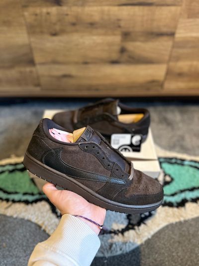 Nike Air Jordan 1 Travis Scott “Velvet Brown” U.K. 10