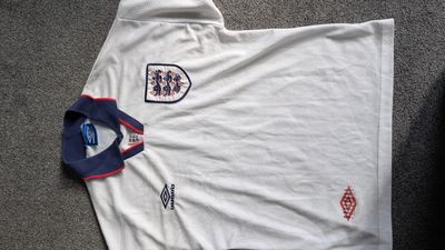 Umbro White England Football Shirt 93-95 size small