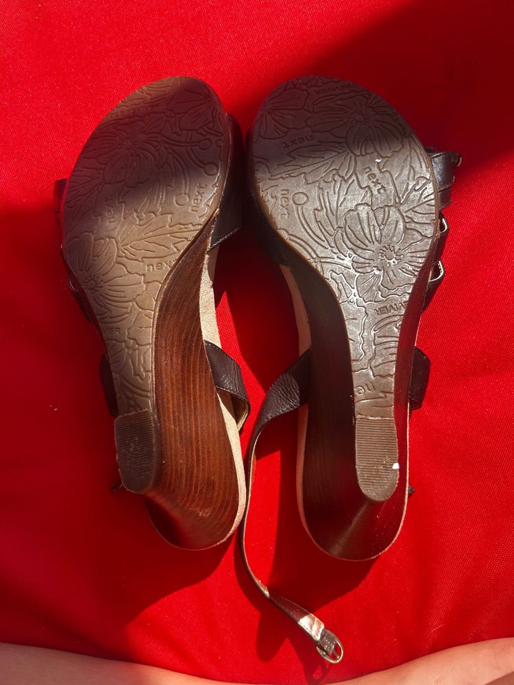 Y2K embellished wedges size 7  image 4