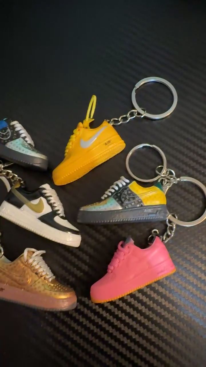 Nike Sneaker Keychains. Choose 1 (Sold Individually) imagen 1