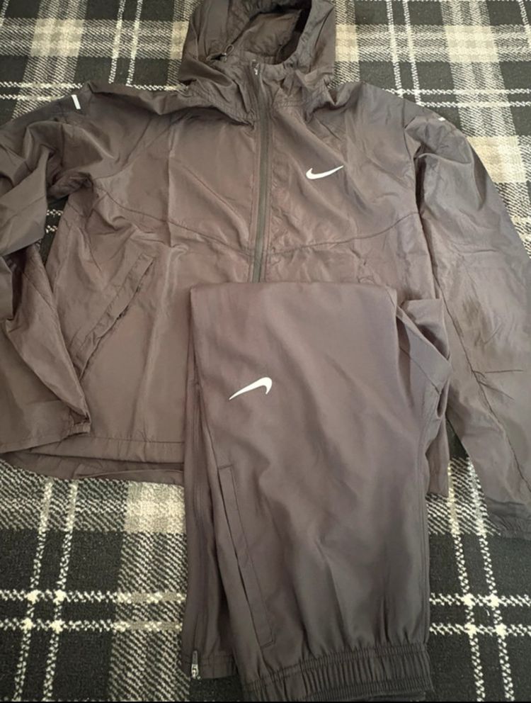 Nike Men'S Tracksuit Jacket And Pants