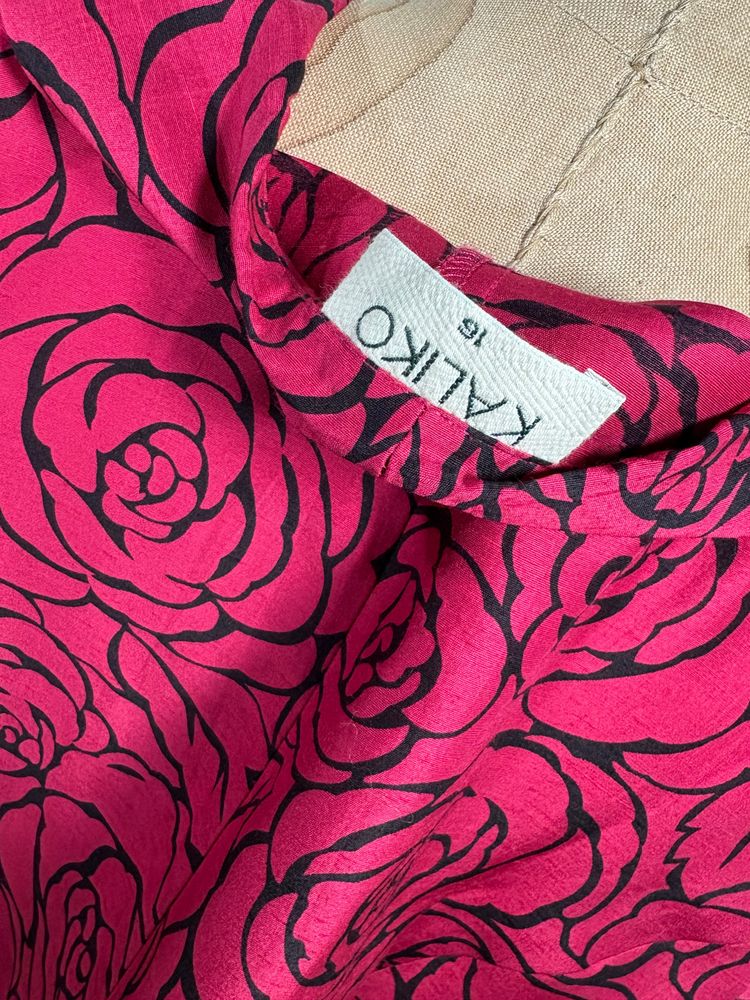 Vintage 90s Rose pattern Button-Up Blouse 6