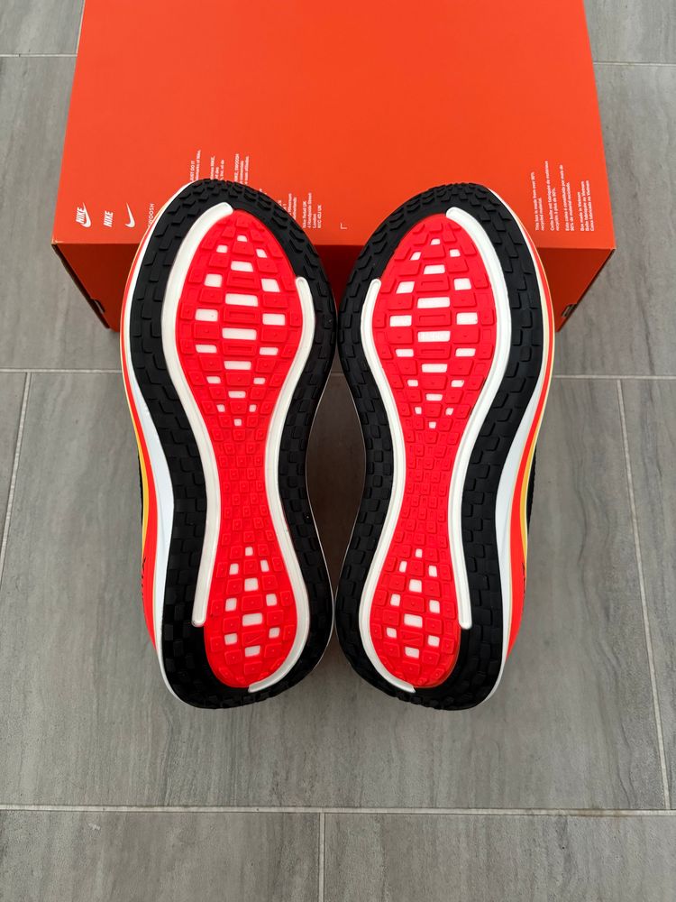 Nike Vomero Plus Road Running Trainers - ‘Black White Crimson’ - Size UK 8,8.5 7