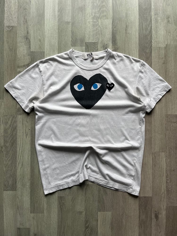 Comme des Garçons Play Comme Des Garçons Play White T-Shirt With Black Heart Logo product image