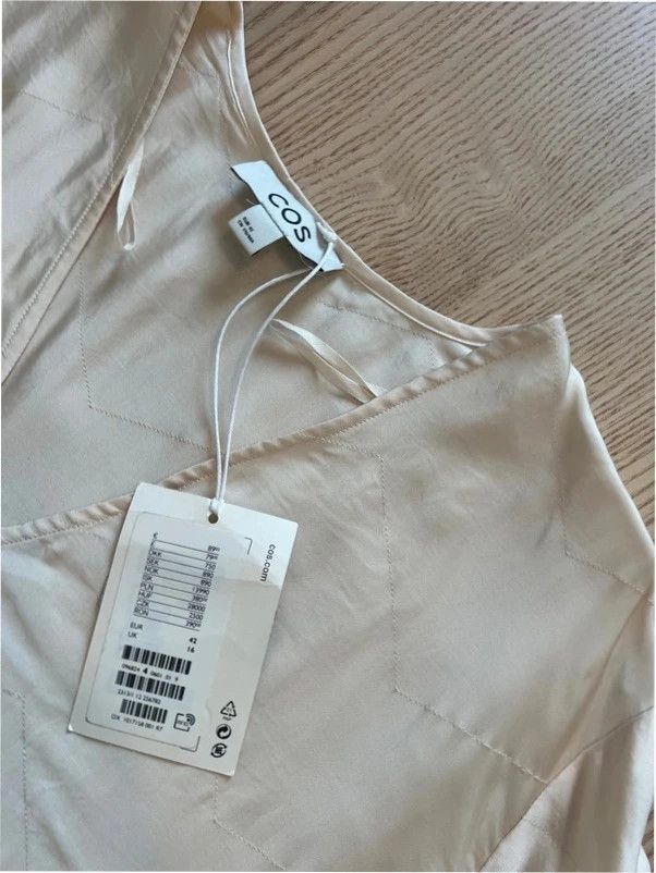 Immagine di Adorable blusa COS satinada con textura 🤩 (89€ NEW) 5