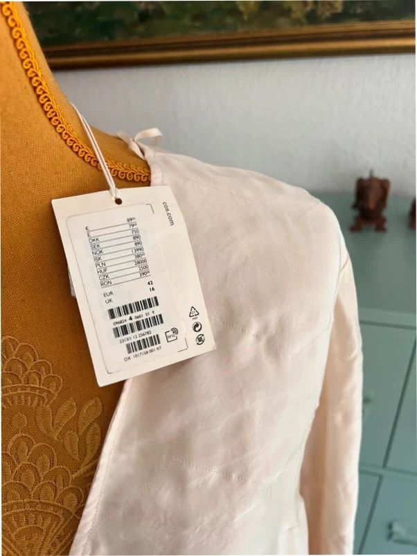 Immagine di Adorable blusa COS satinada con textura 🤩 (89€ NEW) 4