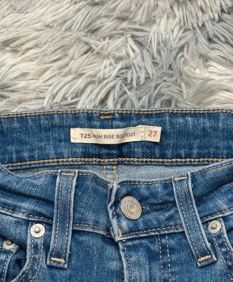 Levi Strauss & Co. 725 High Rise Bootcut Jeans imagen 3