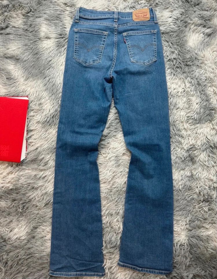Levi Strauss & Co. 725 High Rise Bootcut Jeans imagen 6