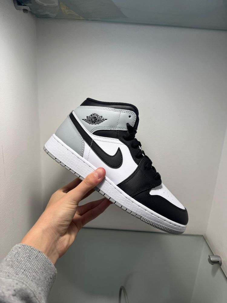 Nike Black And White High-Top Sneaker JORDAN 1  EU 39 UK6 product image