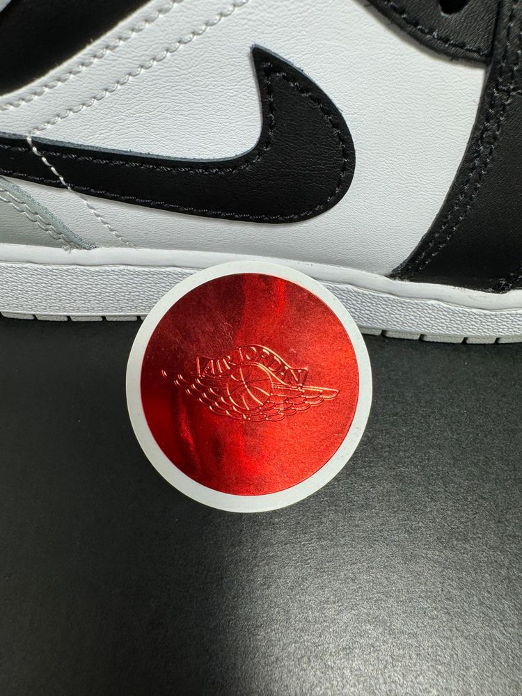 Black And White High-Top Sneaker JORDAN 1  EU 39 UK6 5