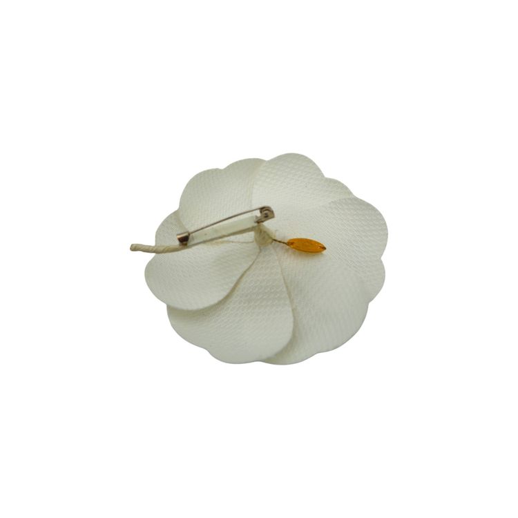Spilla Chanel con applicazione floreale Camelia in tessuto bianco image 3