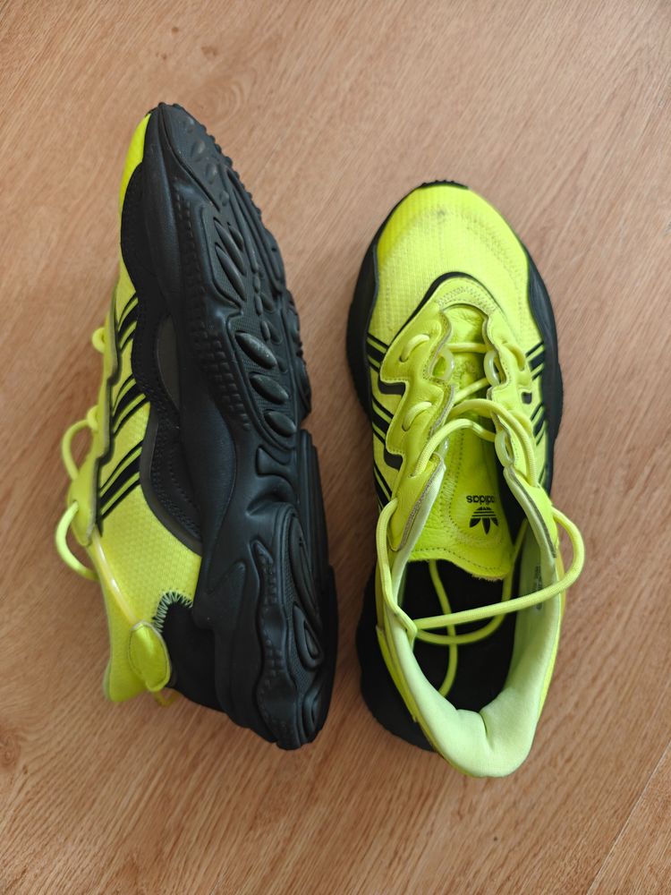 Adidas 44 Men's Yellow Ozweego 'Solar' 