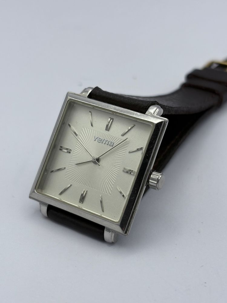Immagine di Yema Square Wristwatch With Leather Strap 4