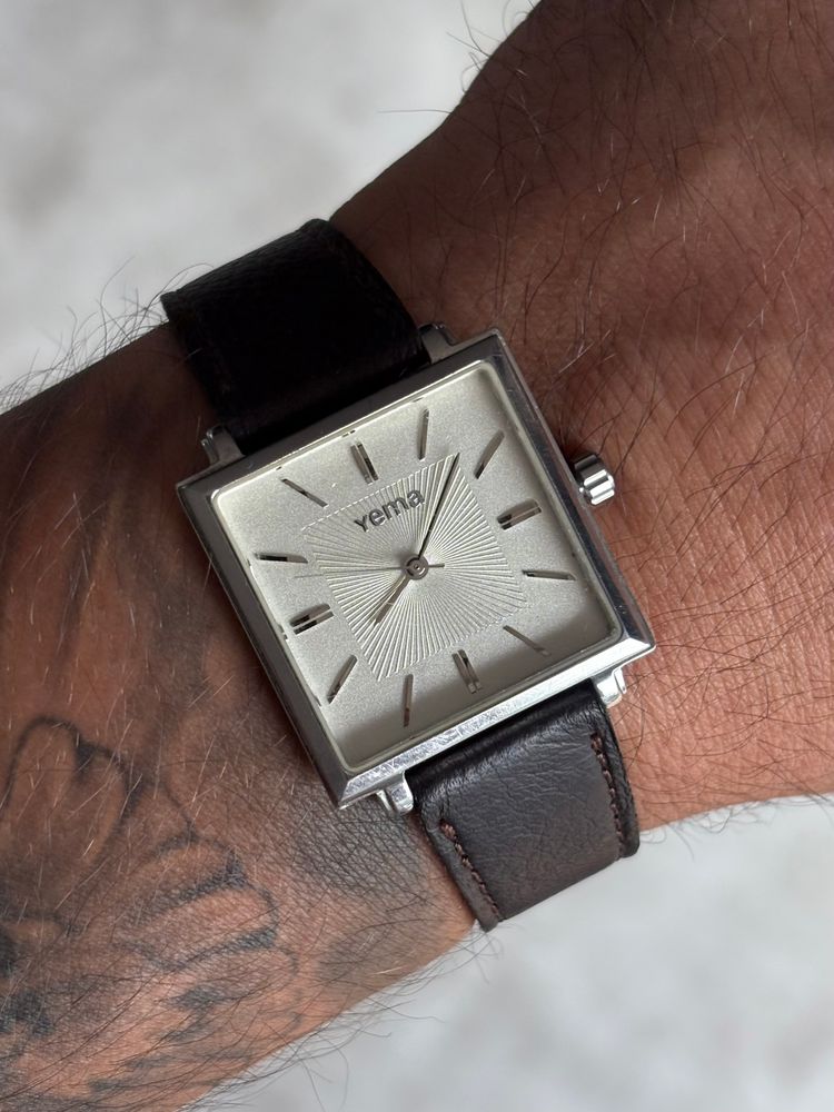 Immagine di Yema Square Wristwatch With Leather Strap 7