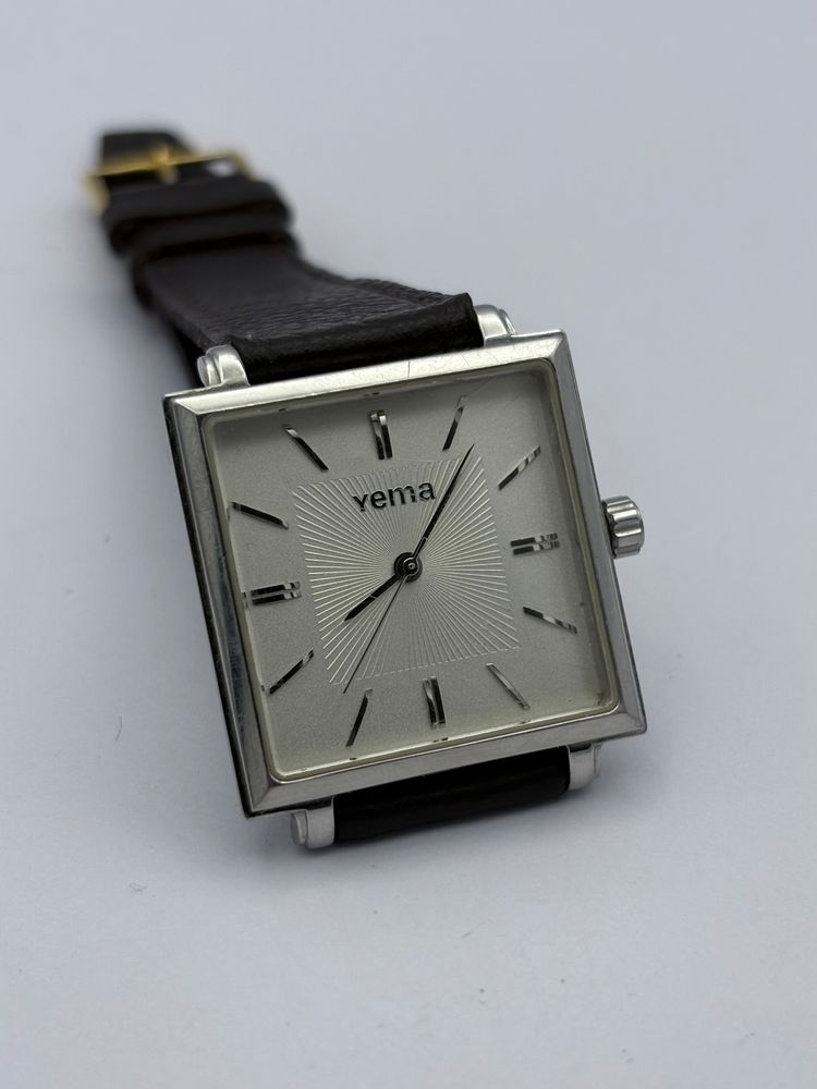 Immagine di Yema Square Wristwatch With Leather Strap 3